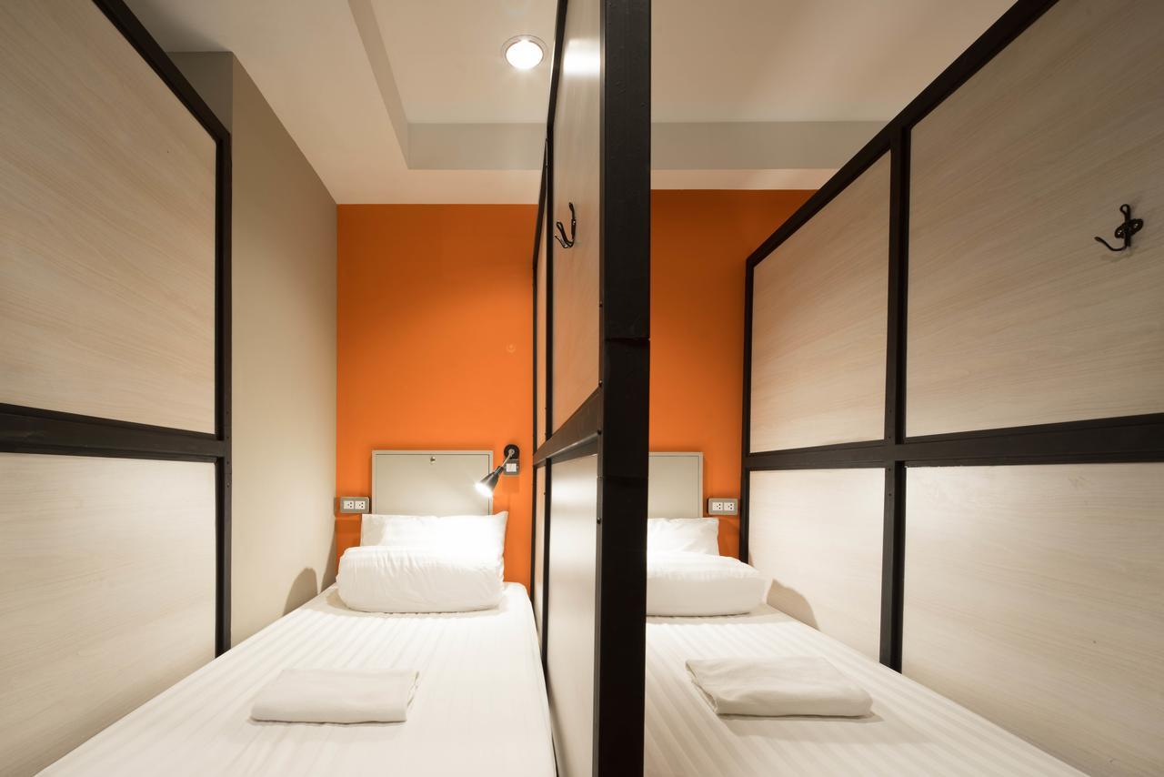 Augusta Hostel Bangkok Exterior photo
