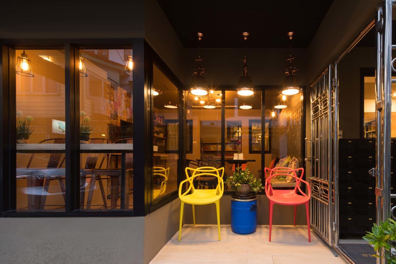Augusta Hostel Bangkok Exterior photo
