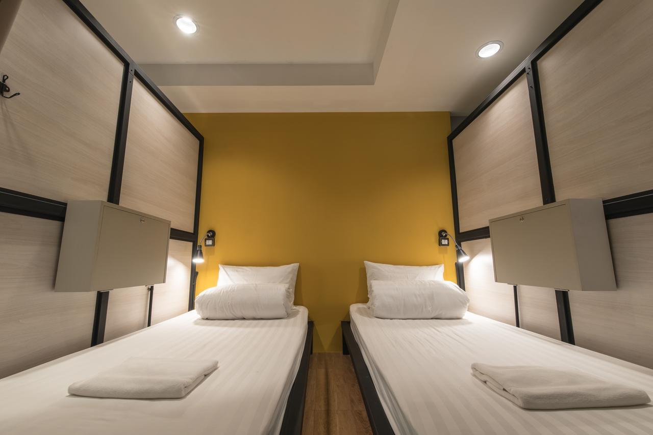Augusta Hostel Bangkok Exterior photo