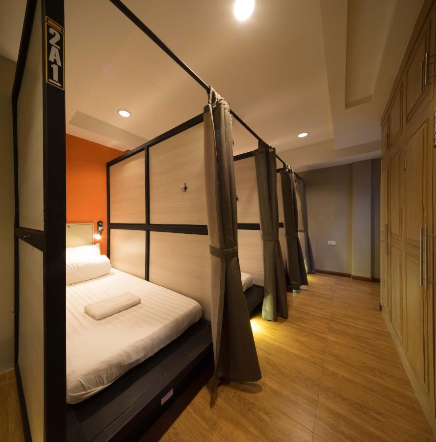 Augusta Hostel Bangkok Exterior photo