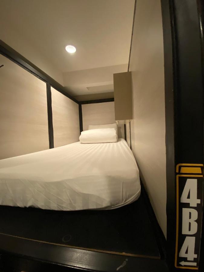 Augusta Hostel Bangkok Exterior photo